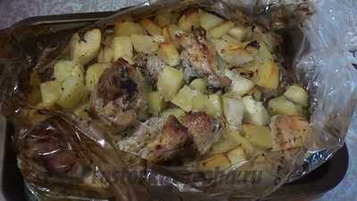 Курица с картошкой в духовке и рукаве